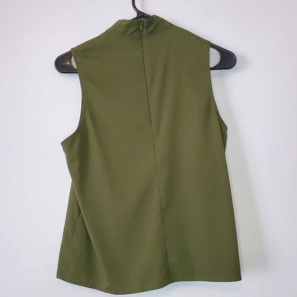 Tobi Small Olive Green Sleeveless Tank - Picture 2 of 9